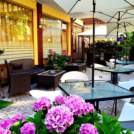 New Cirene Quadriple With Breakfast Rimini