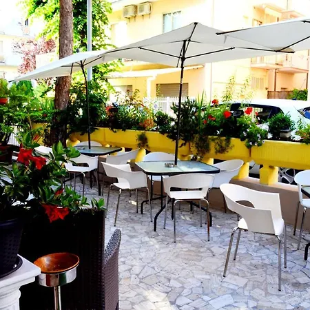 New Cirene Quadriple With Breakfast Rimini